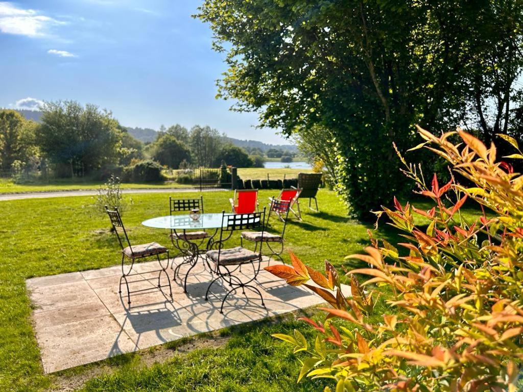 Le Bouddha Du Lac Saint-Germain-de-Tallevende Ngoại thất bức ảnh